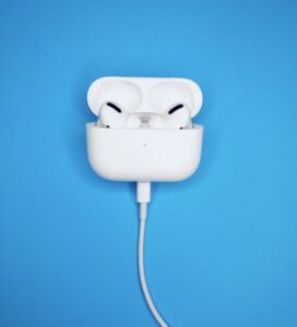 Причины и решение проблем, по которым наушники AirPods отключаются